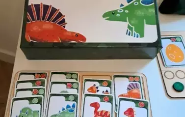 Absolwenci liceum plastycznego prezentują