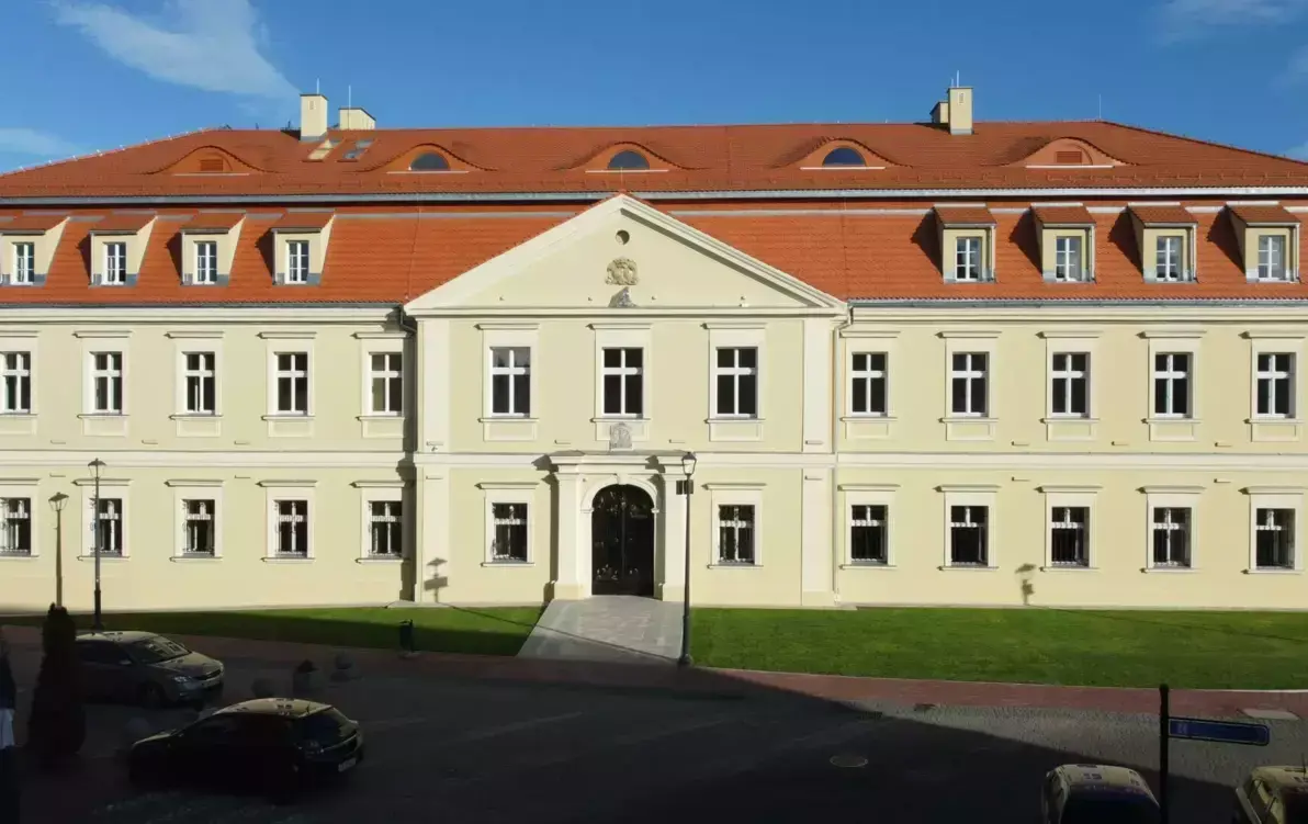 Widok Pałacu Dietrichsteinów z przodu.